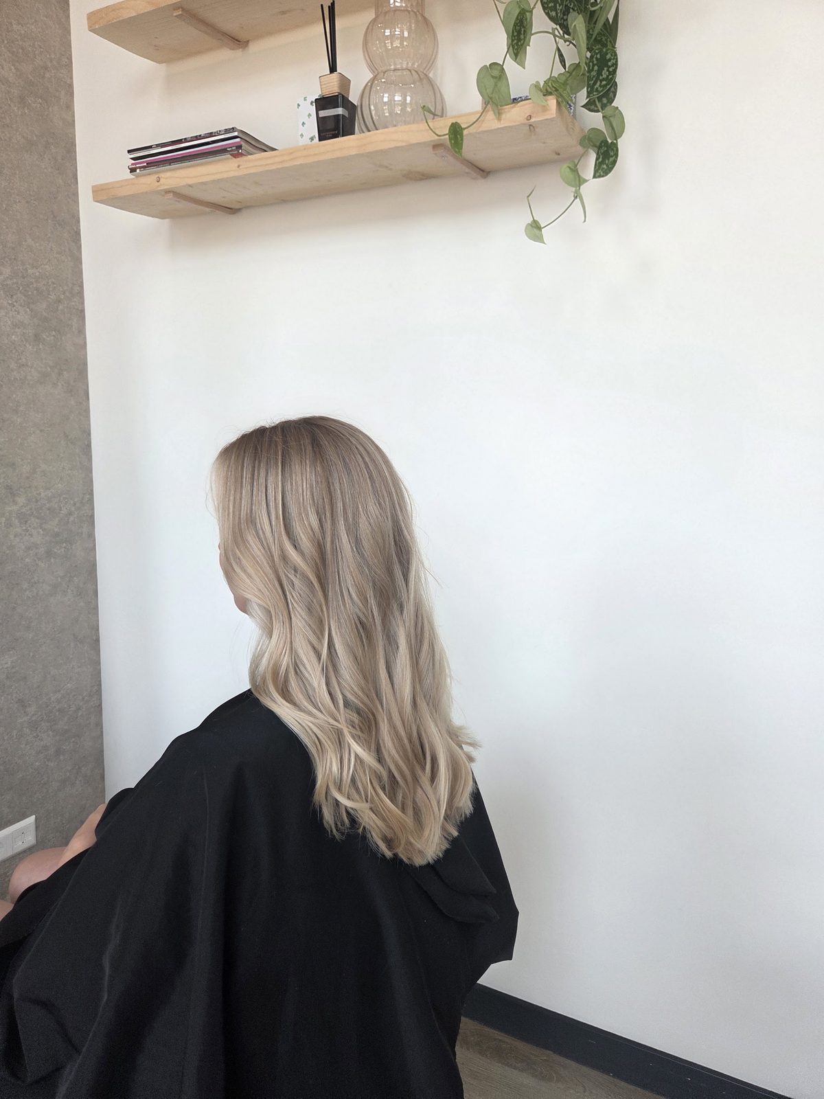 Asblonde lob in de salon